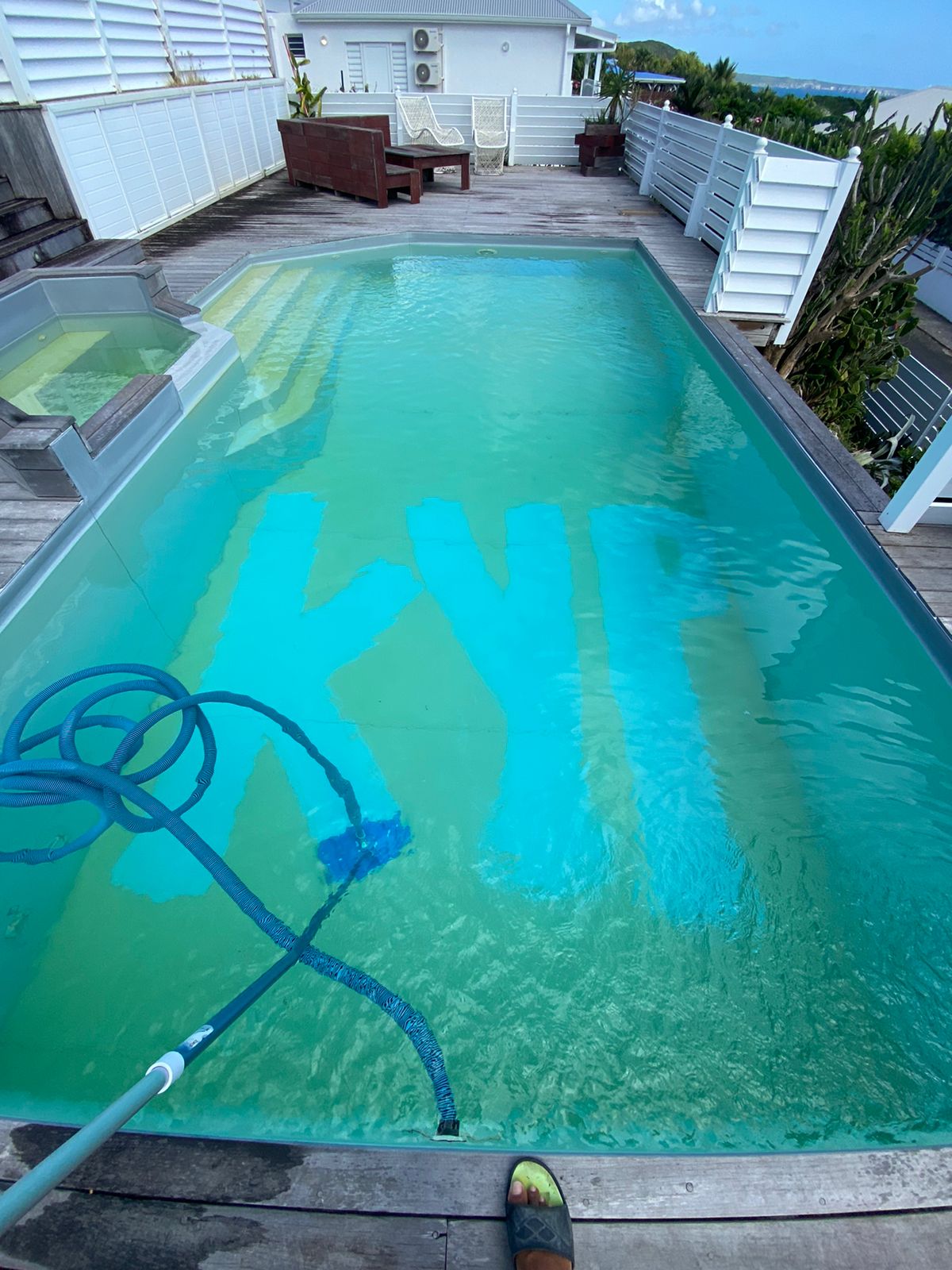 troisième image du carroussel piscine en guadeloupe